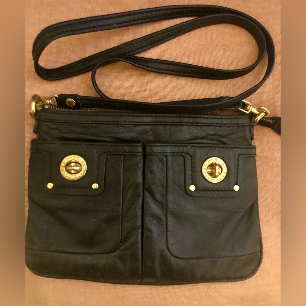 🎉 VINTAGE MARC BY MARC JACOBS BLK LEATHER TURNLOCK CROSSBODY! 😍
